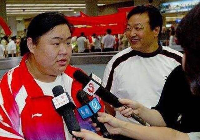 世界举重冠军有多少钱_世界级举重冠军_举重冠军有钱吗
