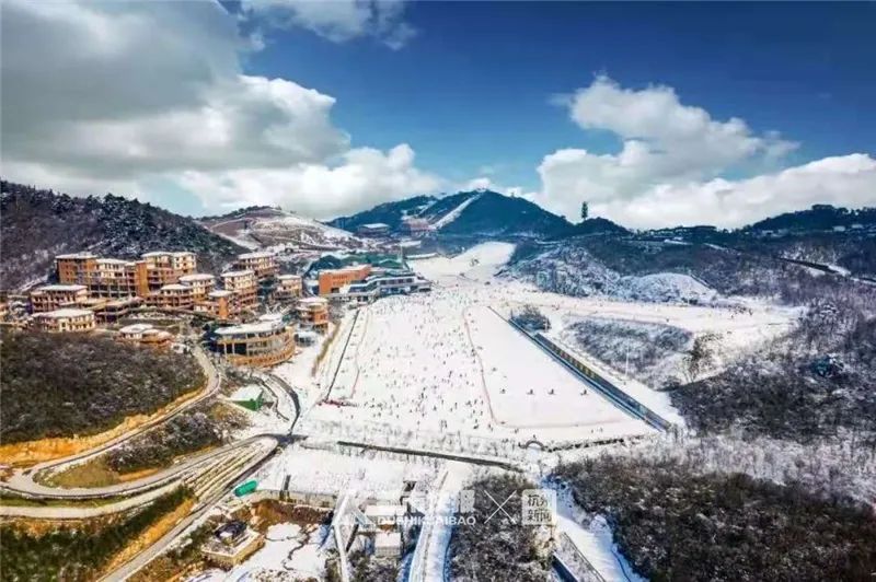 正式滑雪员_滑雪员摔跤比赛规则图片_滑雪运动员滑雪视频