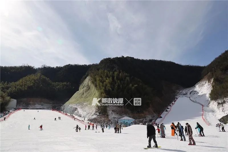 滑雪员摔跤比赛规则图片_滑雪运动员滑雪视频_正式滑雪员