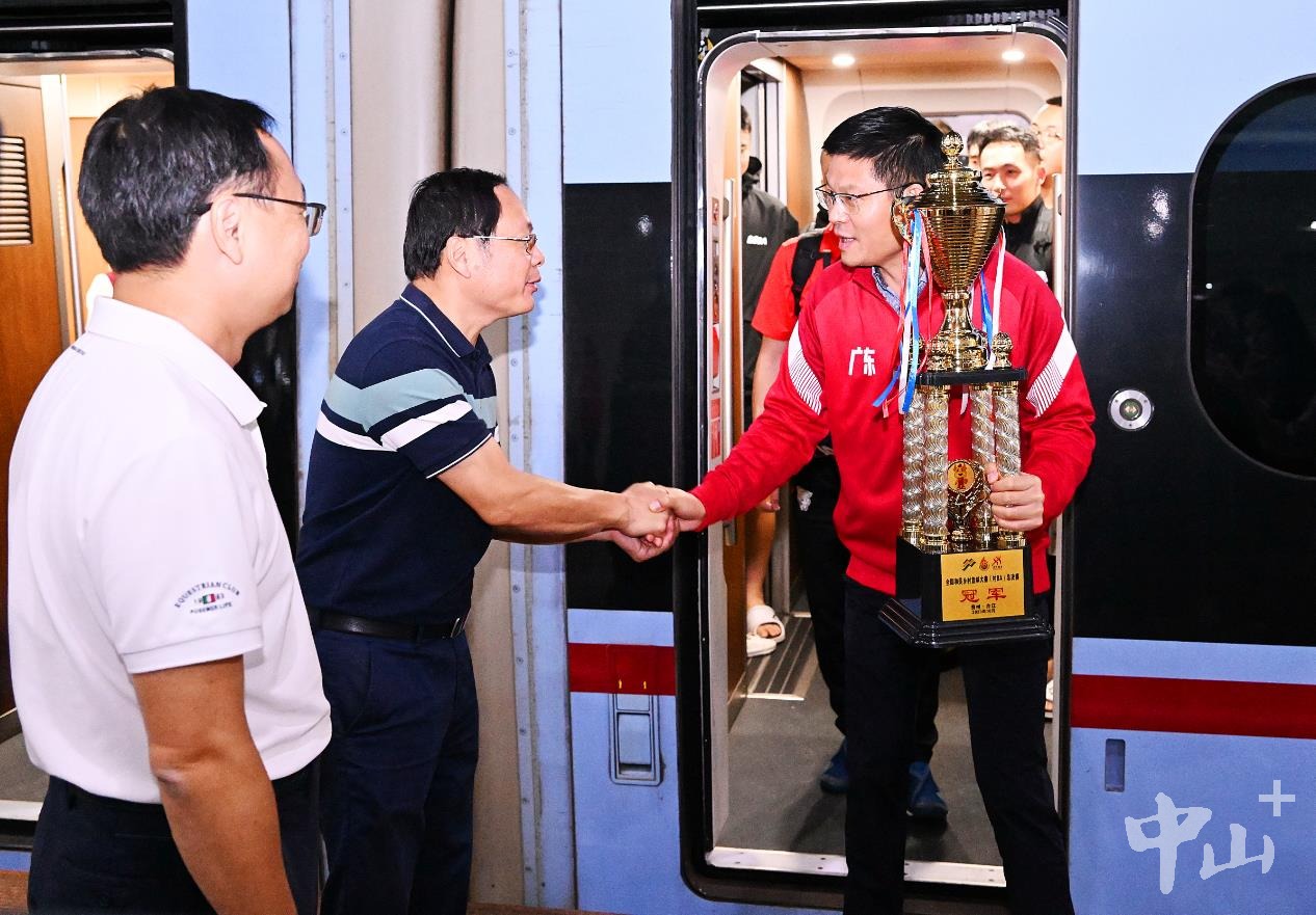 勺窝镇篮球赛冠军是谁_篮球冠军赛是什么意思_冠军篮球馆