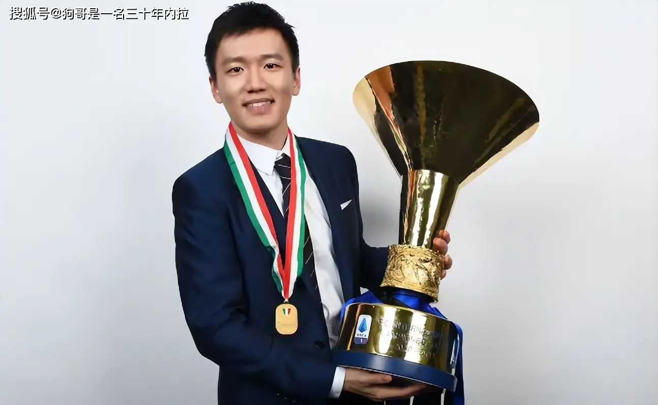 意大利足球奖杯_意大利足球拿冠军_意大利有没有冠军杯足球