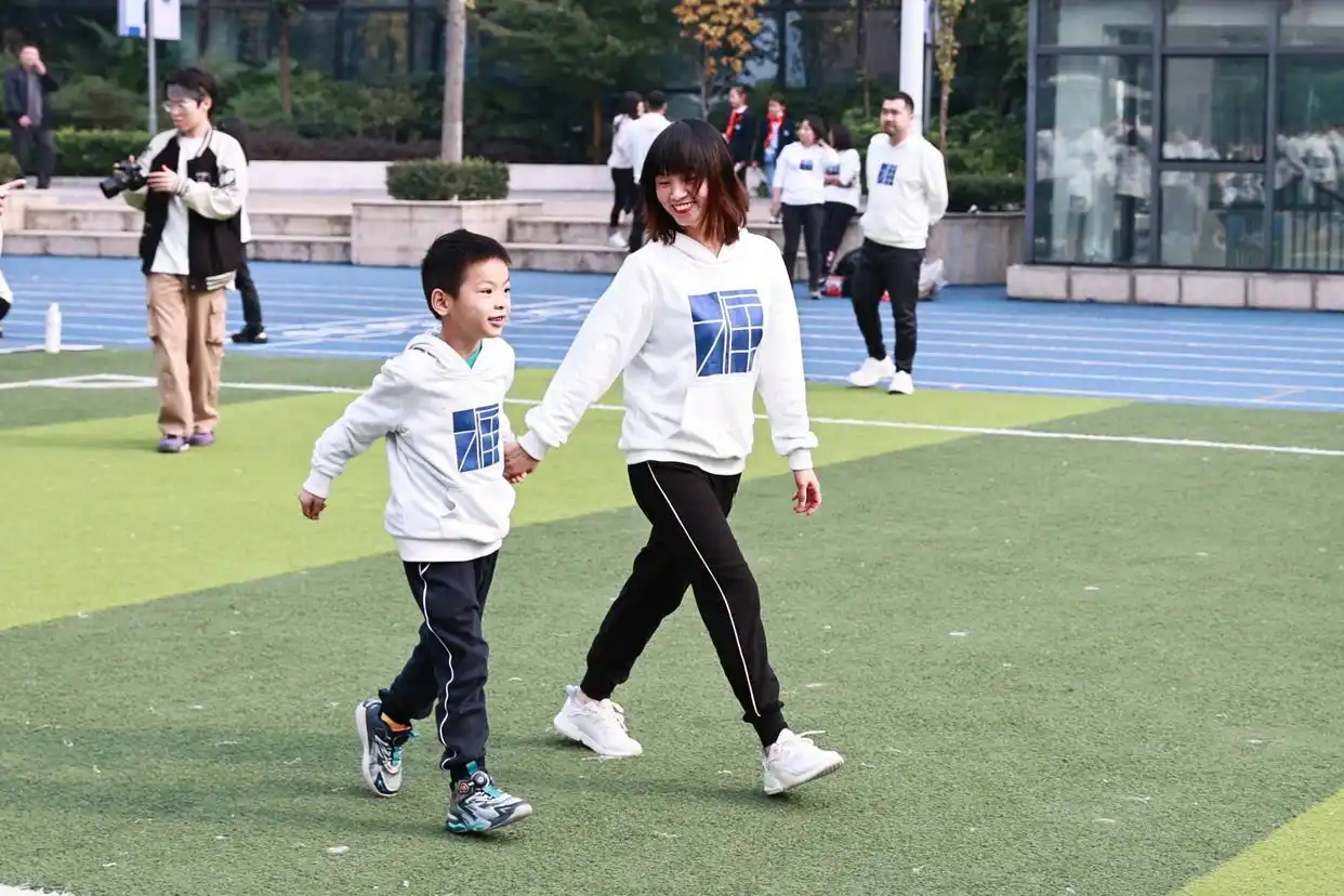 小学生亲子体育活动_小学生体操亲子活动_亲子体操游戏教案