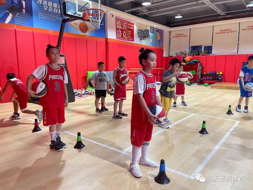篮球脚步训练教学视频_小打大篮球技巧篮下脚步_篮球篮下脚步训练