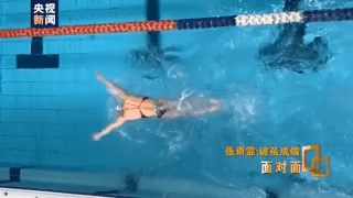 蝶泳冠军游泳教练是谁_蝶泳金牌教练视频_游泳教练冠军蝶泳是什么意思