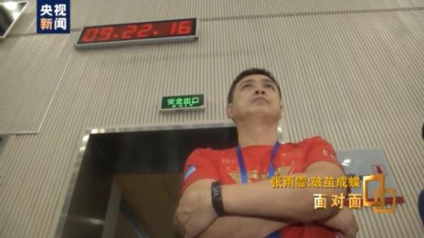 游泳教练冠军蝶泳是什么意思_蝶泳冠军游泳教练是谁_蝶泳金牌教练视频
