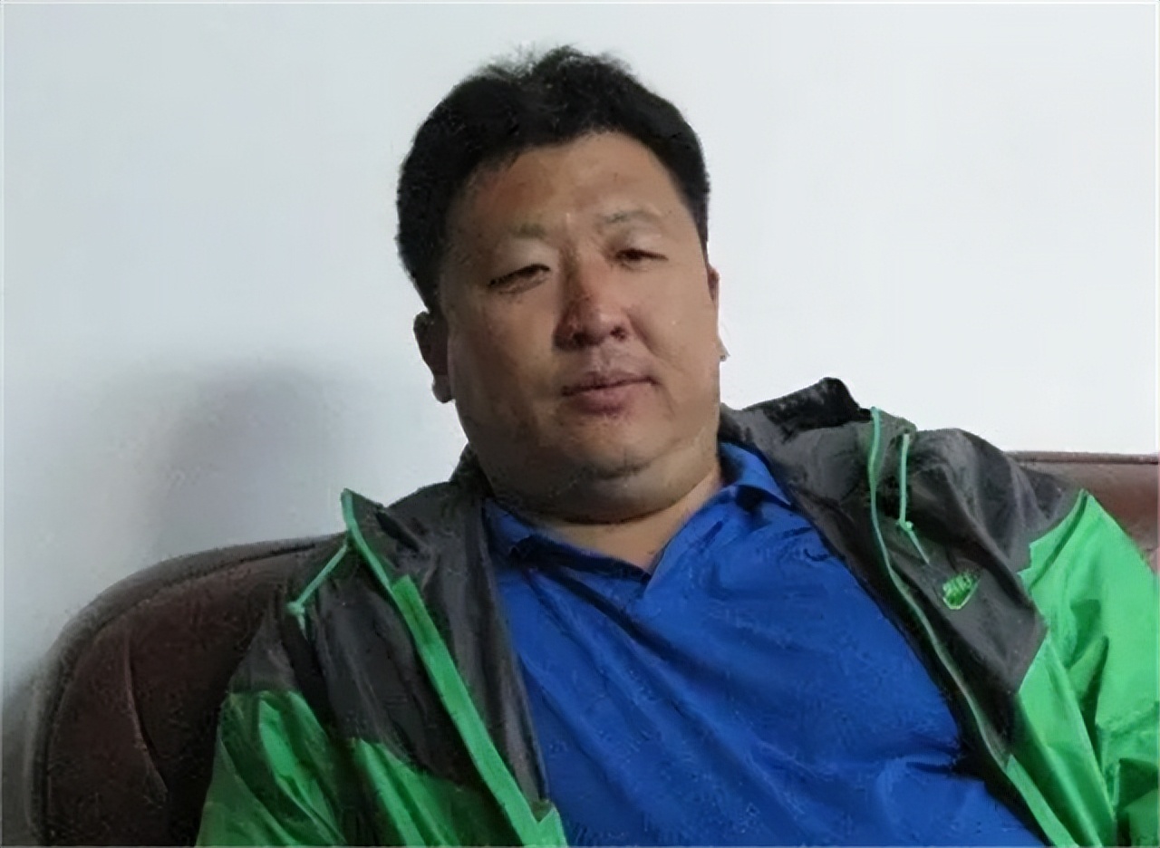 蝶泳金牌教练视频_蝶泳冠军游泳教练是谁_游泳教练冠军蝶泳是谁