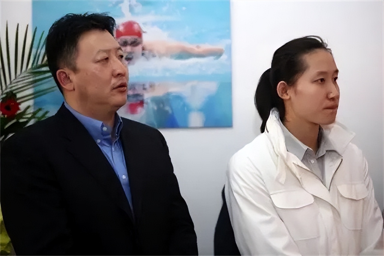 游泳教练冠军蝶泳是谁_蝶泳冠军游泳教练是谁_蝶泳金牌教练视频