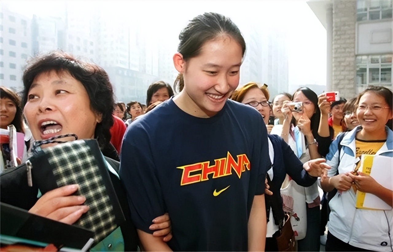游泳教练冠军蝶泳是谁_蝶泳金牌教练视频_蝶泳冠军游泳教练是谁