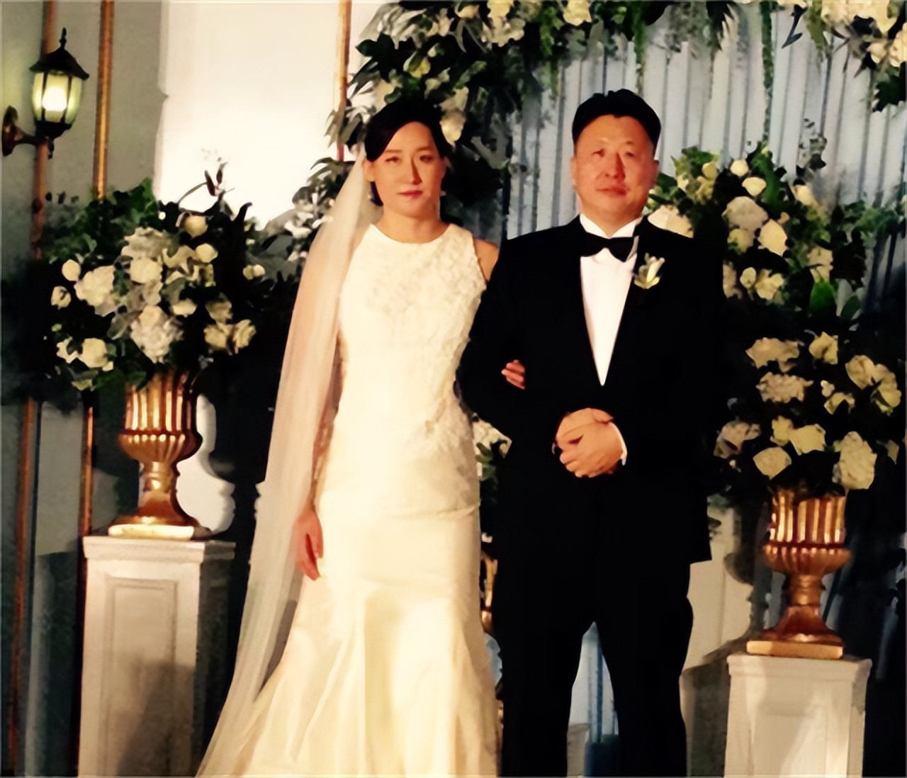 蝶泳金牌教练视频_游泳教练冠军蝶泳是谁_蝶泳冠军游泳教练是谁