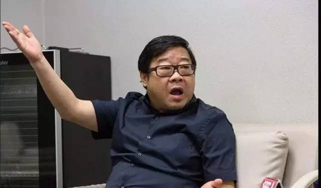 足球冠军教练踢球是谁_踢球教练足球冠军是什么电影_足球教练获奖