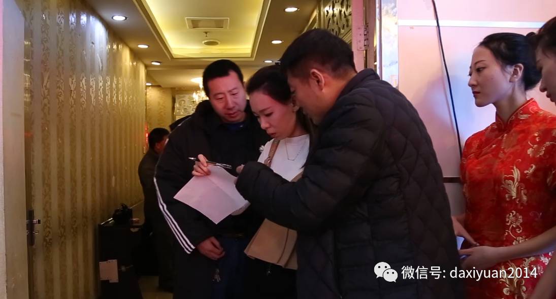 足球运动员黄牌警告的规则_足球比赛中黄牌警告的七种行为_足球黄牌警告几次下场
