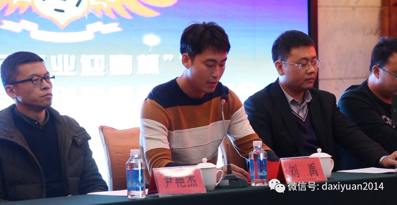 足球比赛中黄牌警告的七种行为_足球黄牌警告几次下场_足球运动员黄牌警告的规则