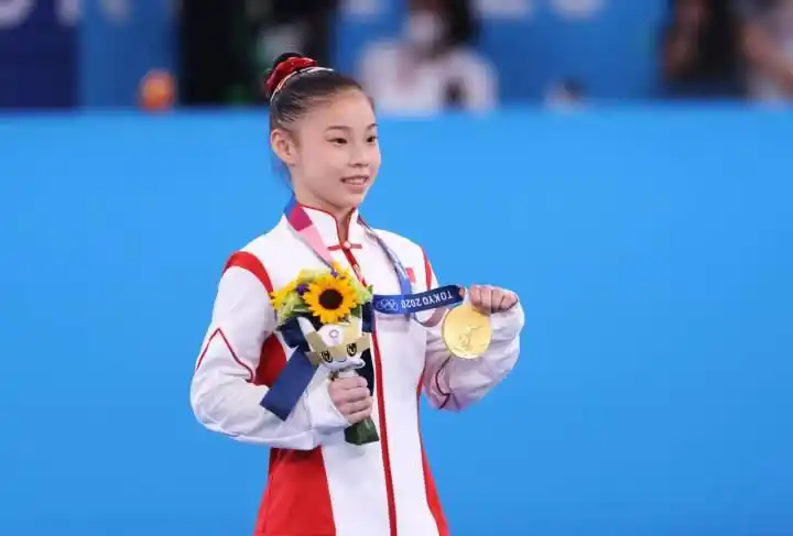 举重决赛女子_女子举重挑战赛冠军视频_女子举重赛事